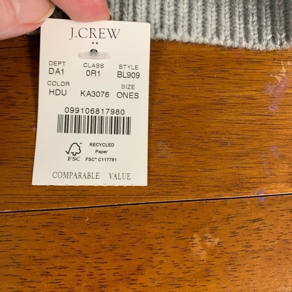 J Crew cable knit pom pom winter hat NEW light grey - Picture 3 of 3